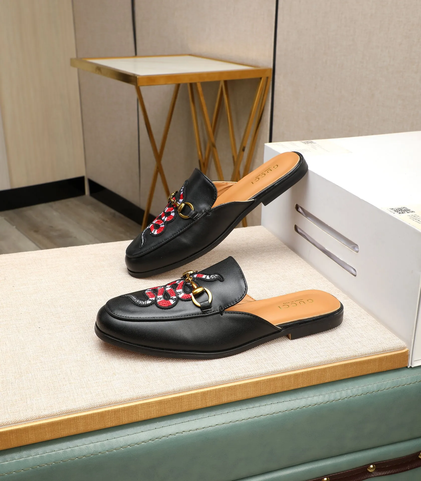 Men's clothing and shoes 💰380 (Gucci) The latest 🎁🎁 casual and fashionable men's shoes 👟 from the official website, hot style 💥 style is simple and elegant, exclusive for trendy men. Unique official website latest brand double G elements 👑 original Gucci decoration, fashionable and generous, original material original calfskin, ✅ fully imported first-layer pigskin lining, official website designated wear-resistant, lightweight original rubber casual outsole, counter classic model taken in kind, 38-44 black and white optional